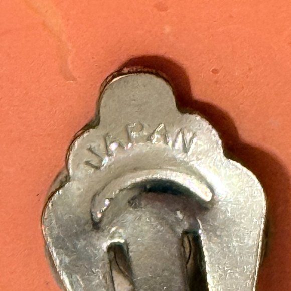 💰3/$15💰1950's coral rhinestone clip on earrings made in Japan - Picture 7 of 9